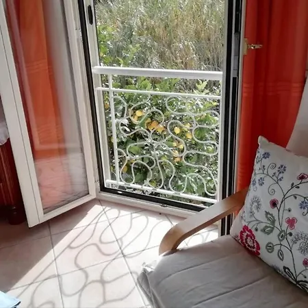 Giardino. Bilocale Grande A 800 M Dal Mare. 4 Posti Letto. Apartman