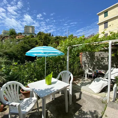 Giardino. Bilocale Grande A 800 M Dal Mare. 4 Posti Letto. * San Remo