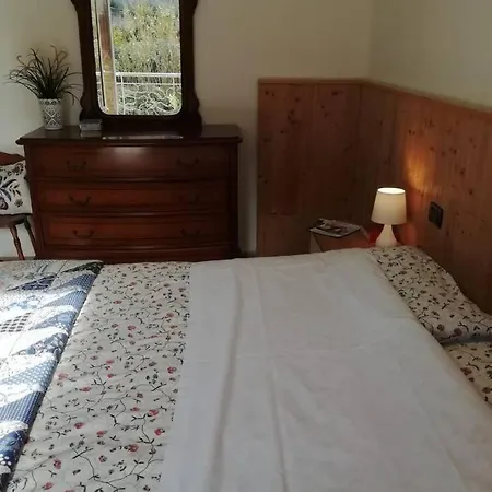 Giardino. Bilocale Grande A 800 M Dal Mare. 4 Posti Letto. * San Remo