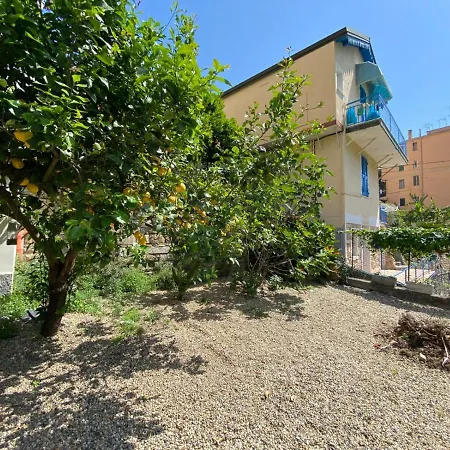 Giardino. Bilocale Grande A 800 M Dal Mare. 4 Posti Letto. * San Remo